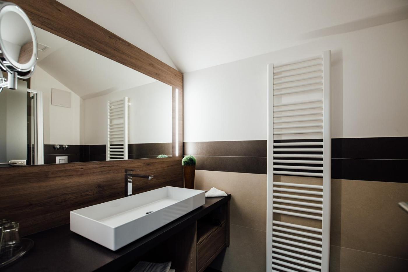 Hotel Schmachtendorf โอเบอร์เฮาเซิน ภายนอก รูปภาพ