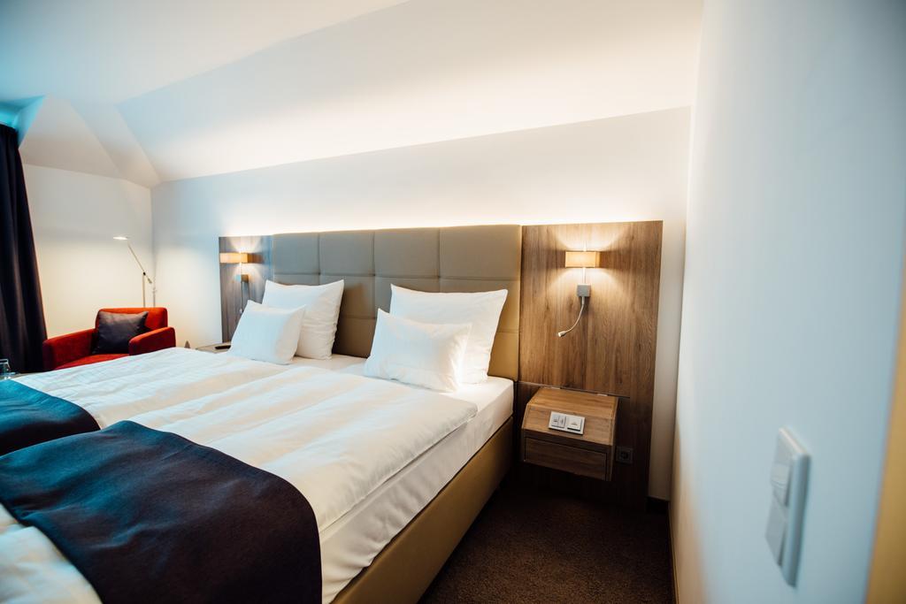 Hotel Schmachtendorf โอเบอร์เฮาเซิน ภายนอก รูปภาพ